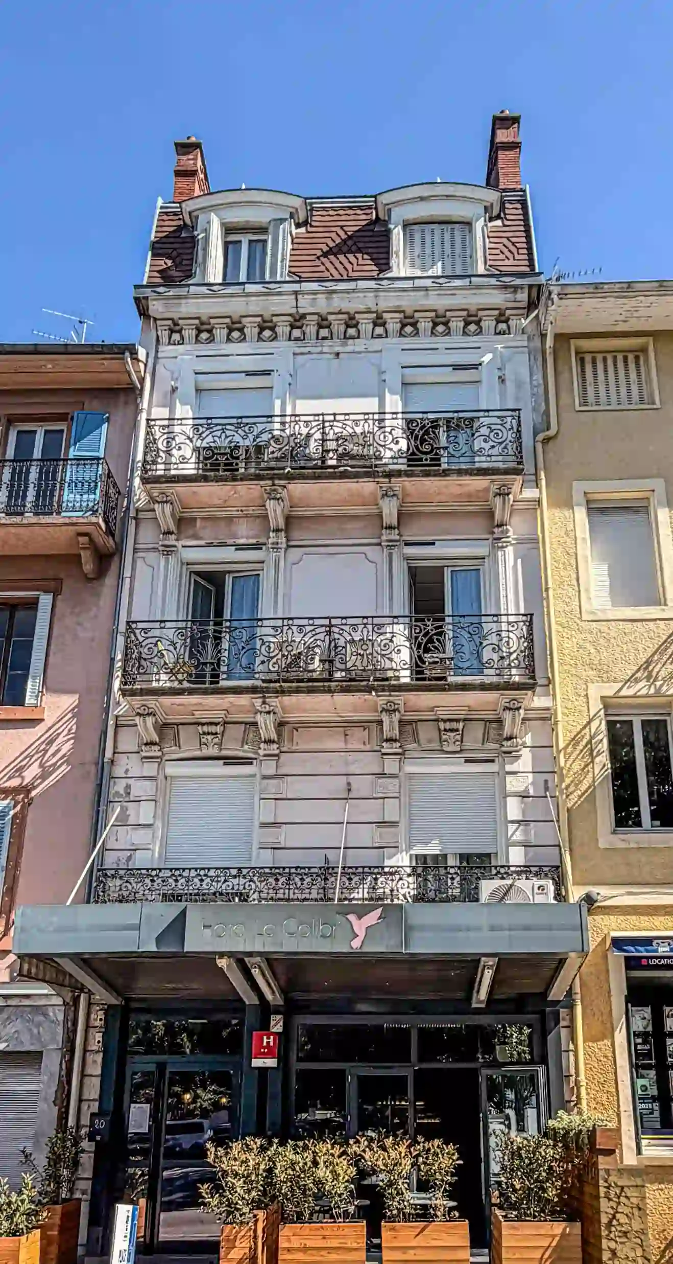 facade.webp