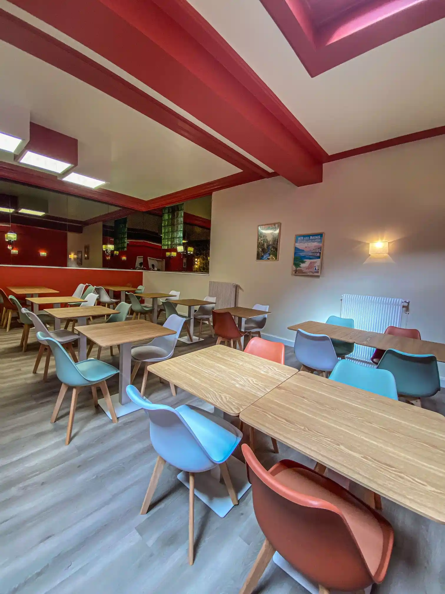 salle-petit-dejeuner.webp